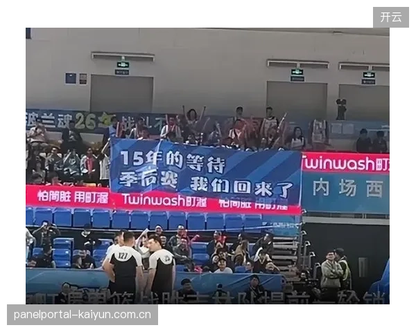 宁波队在锁定季后赛席位的关键战中打出压迫式防守，全队协同夹击后抢断反击一条龙得分。